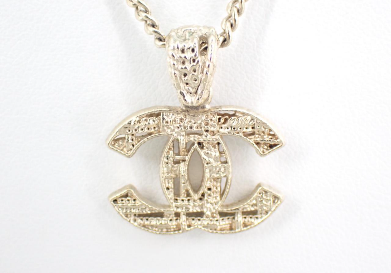 Chanel 2014 Vintage Filigree CC Pendant Necklace