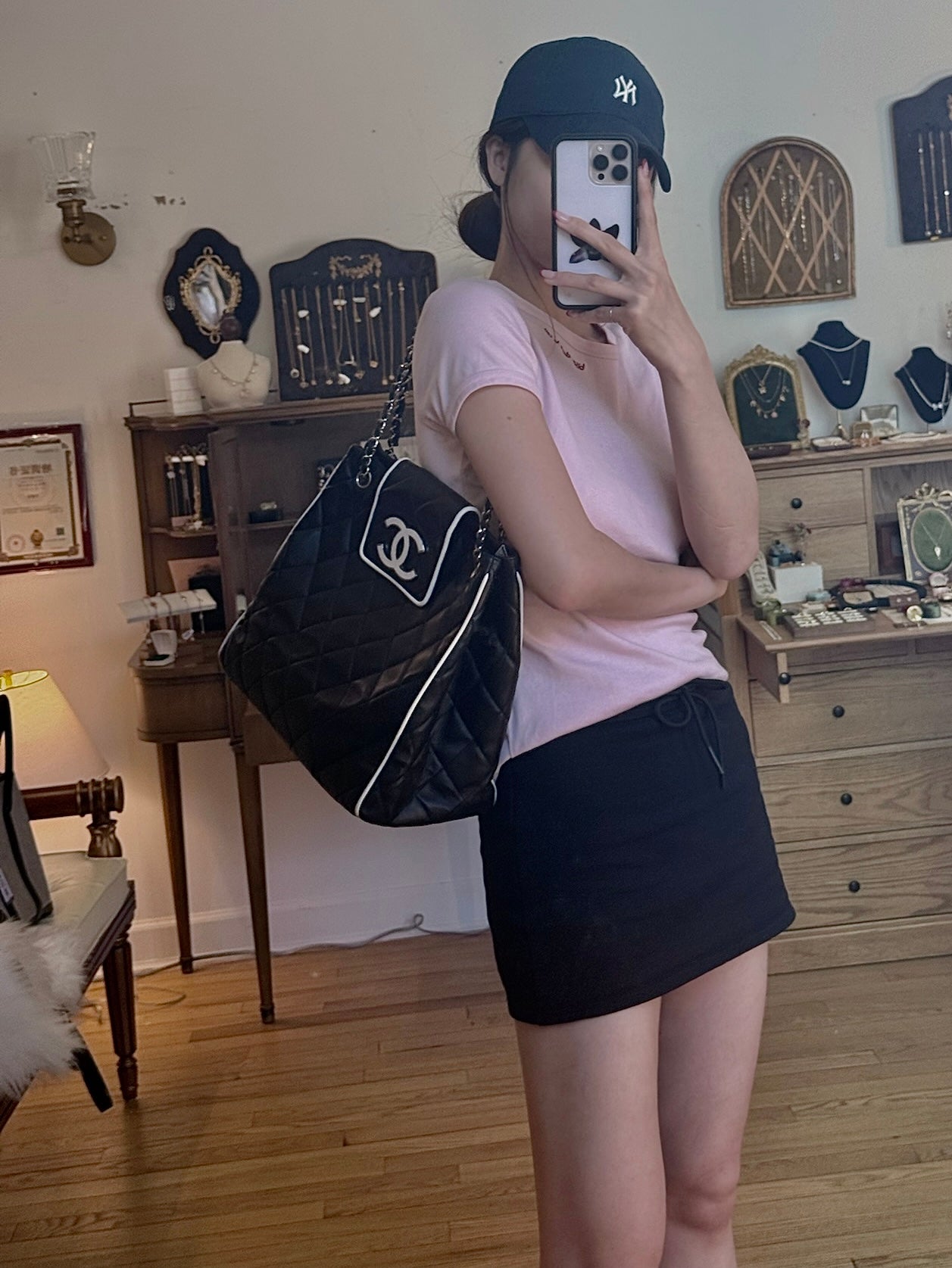 Chanel Black and White Lambskin 2010s Leather Shoulder Bag
