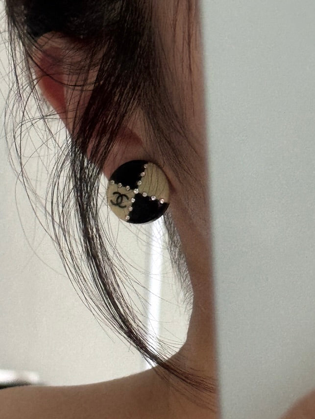 CHANEL 2002 Vintage Clip-on Earrings – Black & Ivory with Crystals