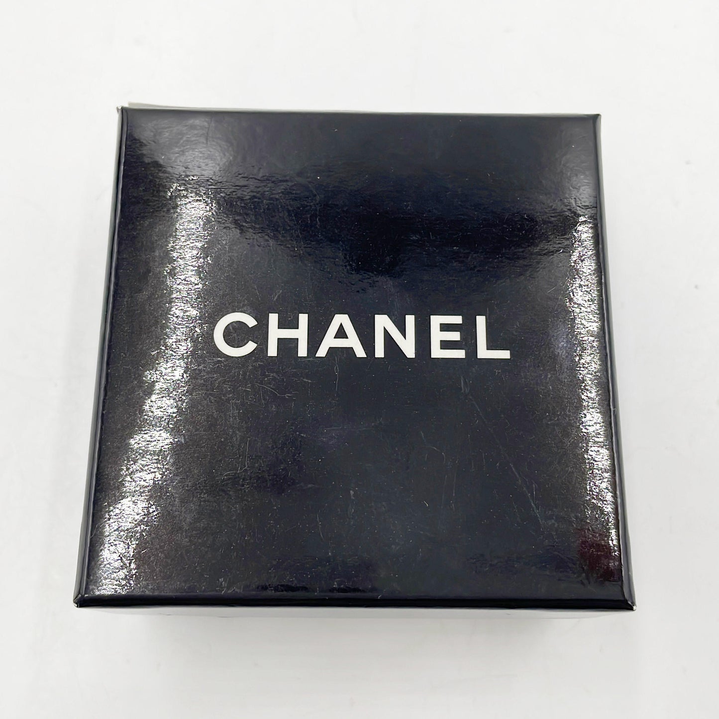 Vintage Chanel 1993 Baroque Pearl Drop Pin Brooch (Gold Tone)