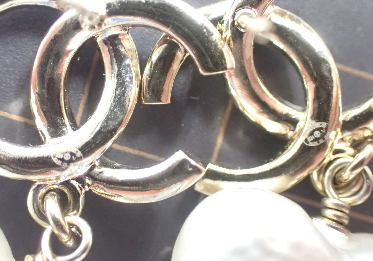 Chanel 2024 “Pearl Heart CC Drop” Gold-Tone Dangle Earrings