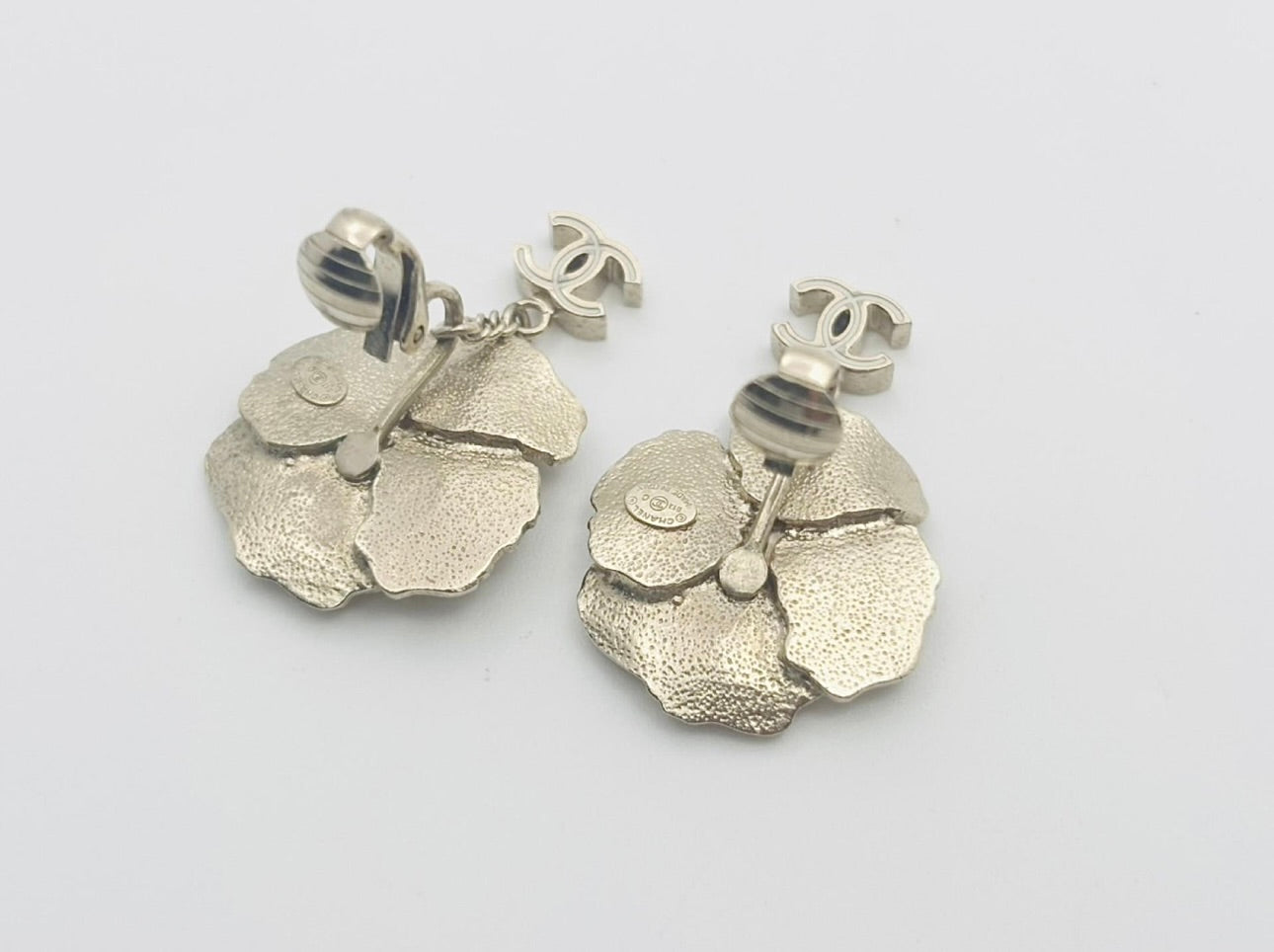 CHANEL 2013 Enamel Camellia Drop Clip-on Earrings – Lilac & Gold with CC Charm
