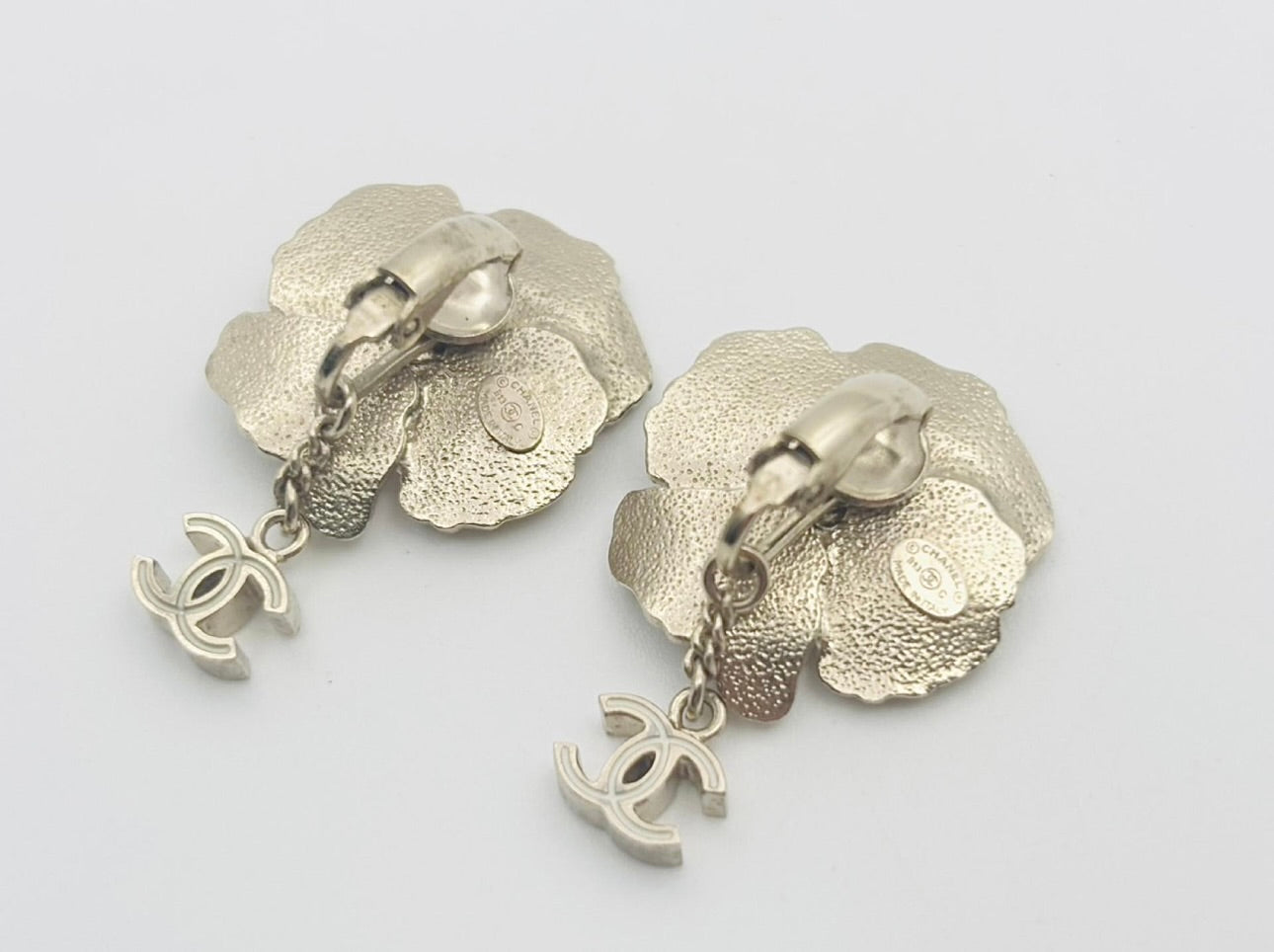 CHANEL 2013 Enamel Camellia Drop Clip-on Earrings – Lilac & Gold with CC Charm