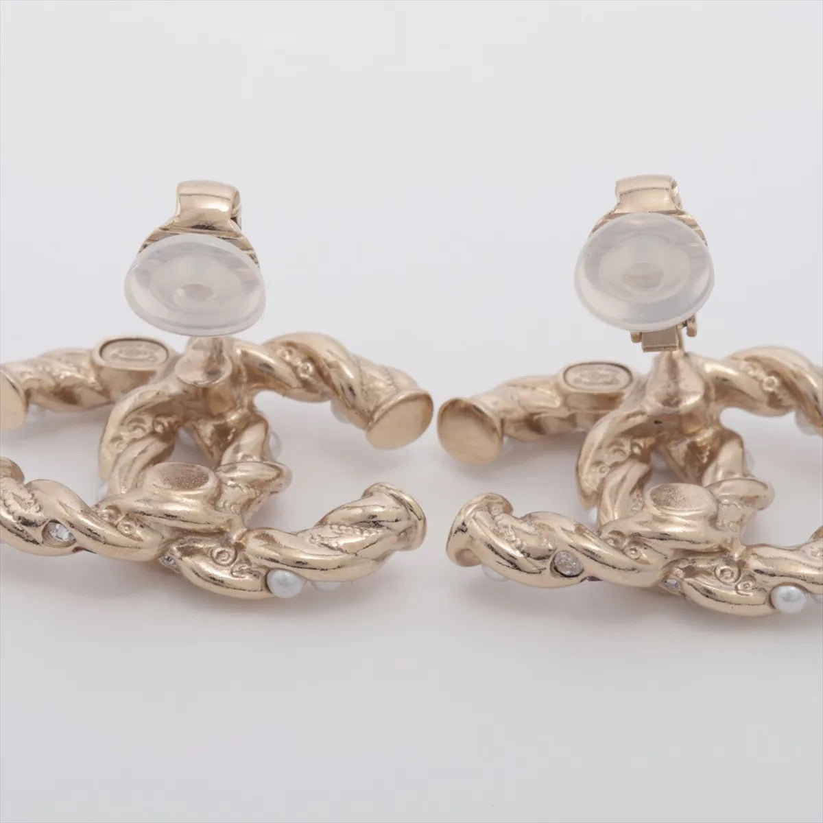 Chanel 2023 Pearl & Crystal CC Clip-On Earrings – Gold Tone (Editor's Pick)