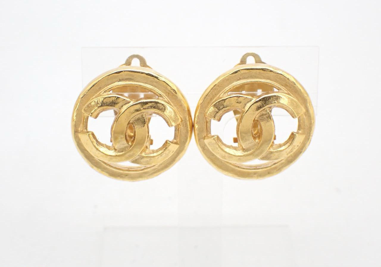 Chanel 2004 Gold-Plated Hollow CC Round Clip-On Earrings