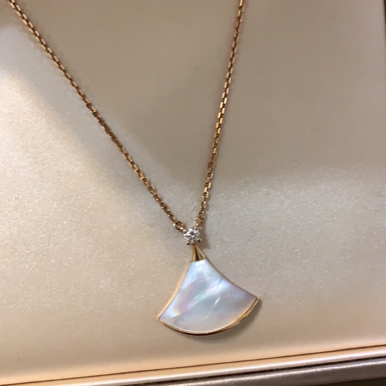 BVLGARI Divas' Dream 18K Rose Gold, Mother-Of-Pearl &
Diamond Pendant Necklace (Large)