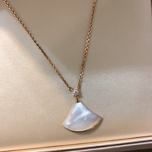 BVLGARI Divas' Dream 18K Rose Gold, Mother-Of-Pearl &
Diamond Pendant Necklace (Large)