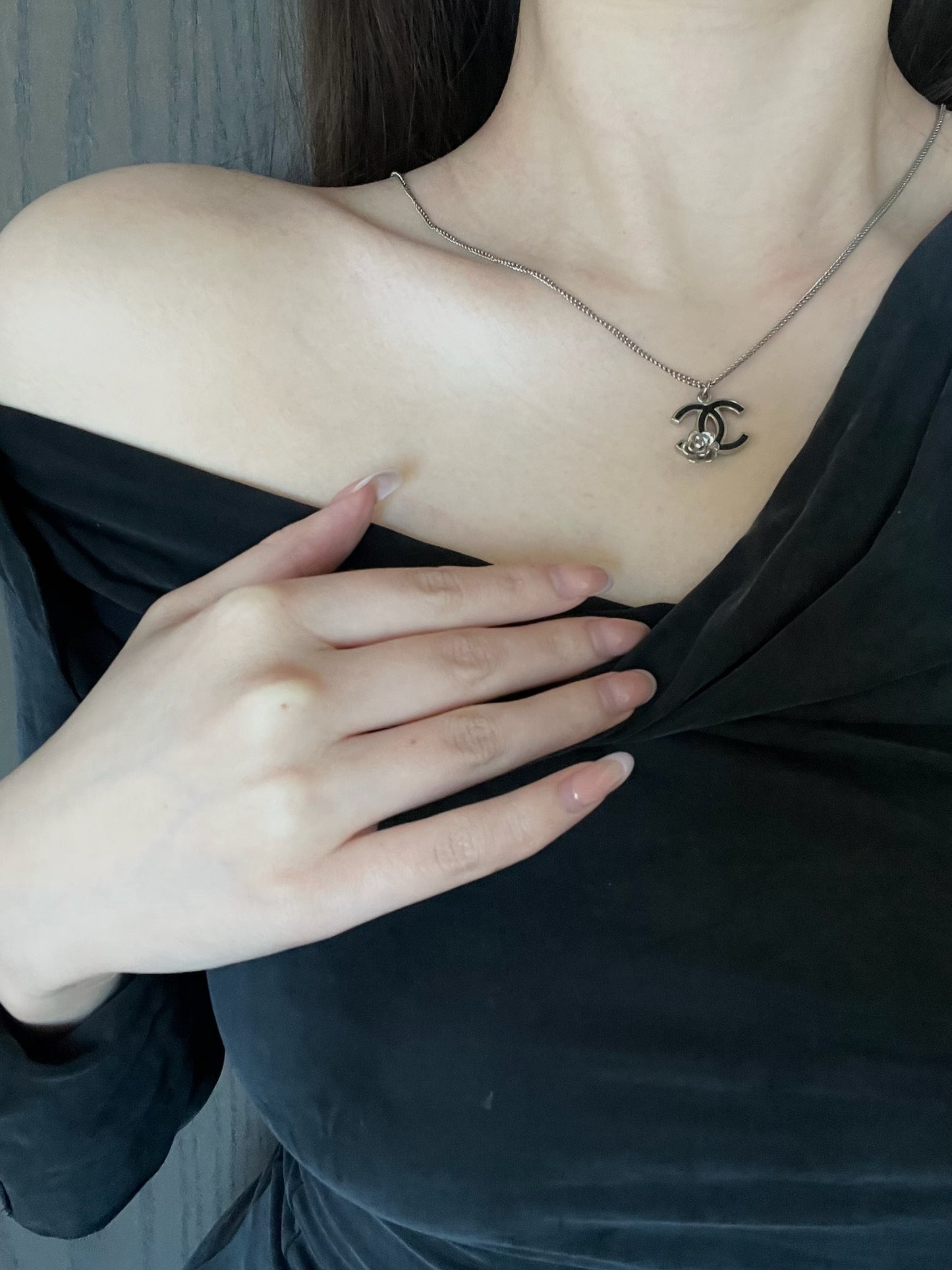 Vintage Chanel 2007 CC Camellia Necklace – Silver Tone