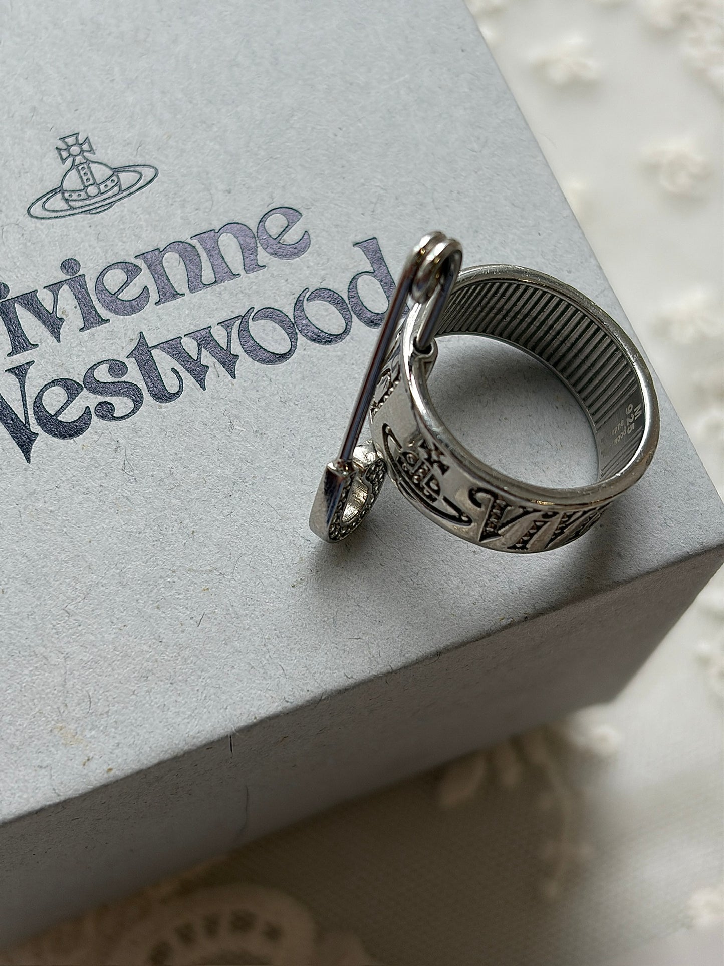Vivienne Westwood Safety Pin Ring – Silver Tone