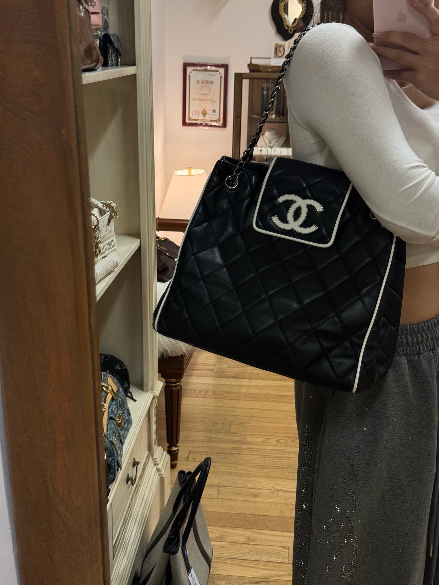 Chanel Black and White Lambskin 2010s Leather Shoulder Bag