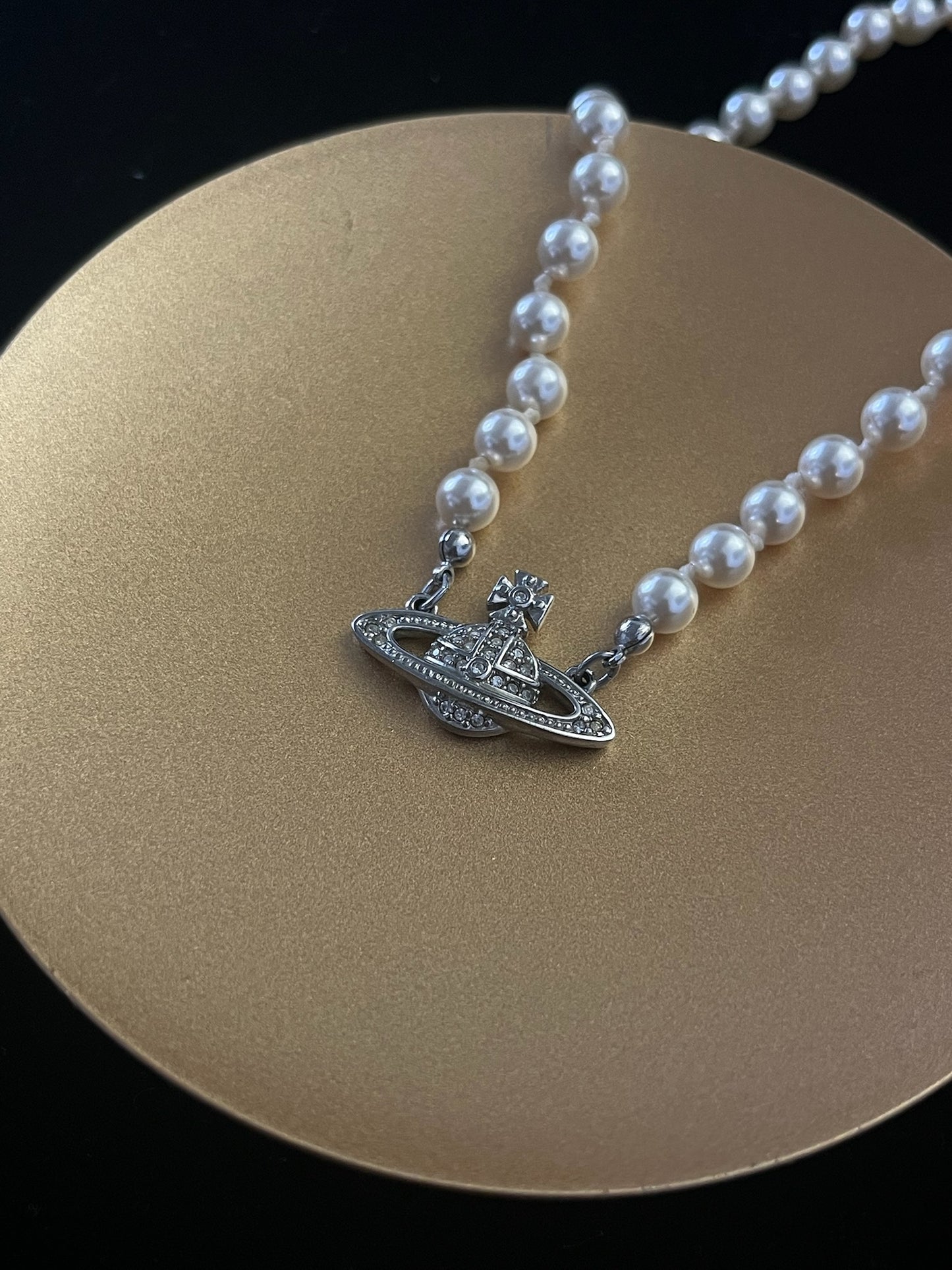 Vivienne Westwood Classic Silver Orb Pearl Choker