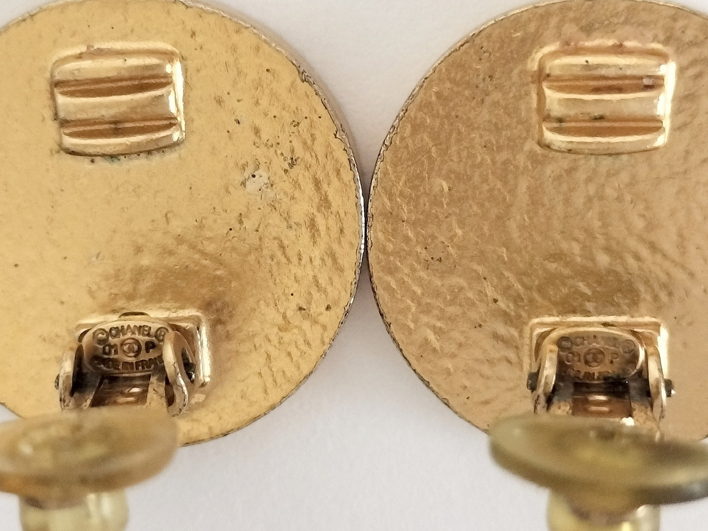 Chanel 2001 Black Enamel CC Round Clip-On Earrings – Gold Tone