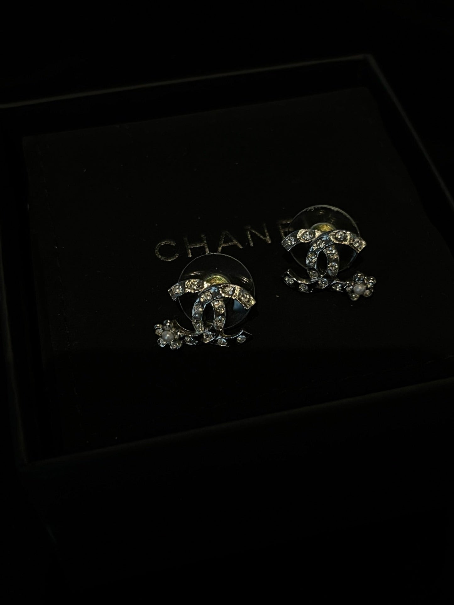 Chanel 2021 Crystal Daisy Stud Earrings (Sliver-Tone)