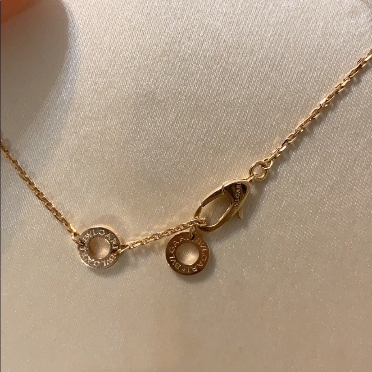 BVLGARI Divas' Dream 18K Rose Gold, Mother-Of-Pearl &
Diamond Pendant Necklace (Large)