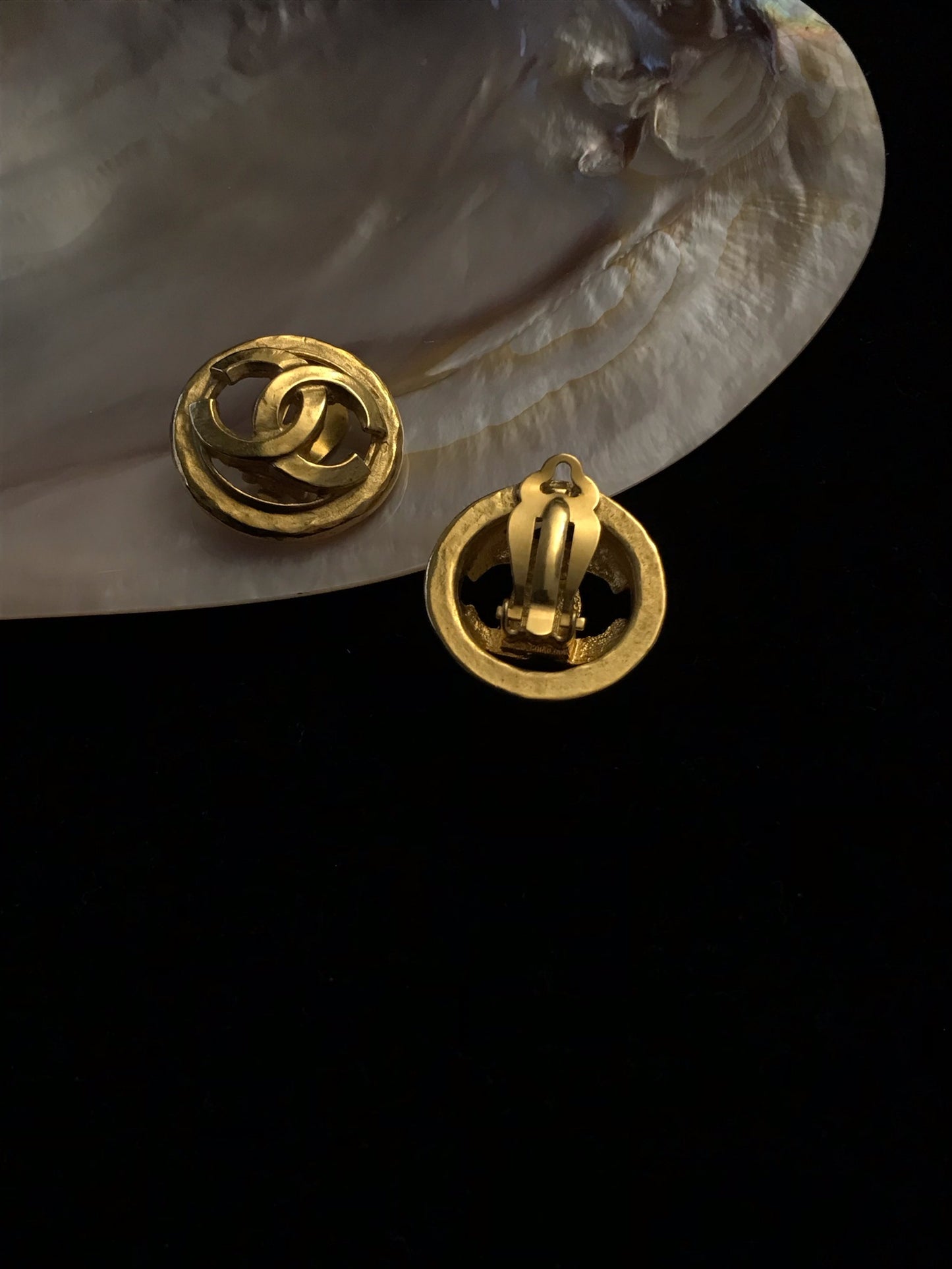 Chanel 2004 Gold-Plated Hollow CC Round Clip-On Earrings