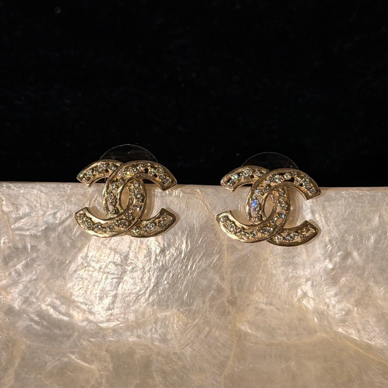 Chanel 2000s "Grid Luxe" Textured CC & Round Pearl Drop Pierced Earrings