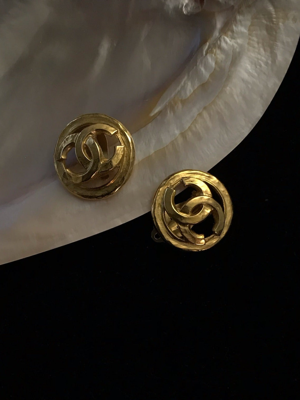 Chanel 2004 Gold-Plated Hollow CC Round Clip-On Earrings