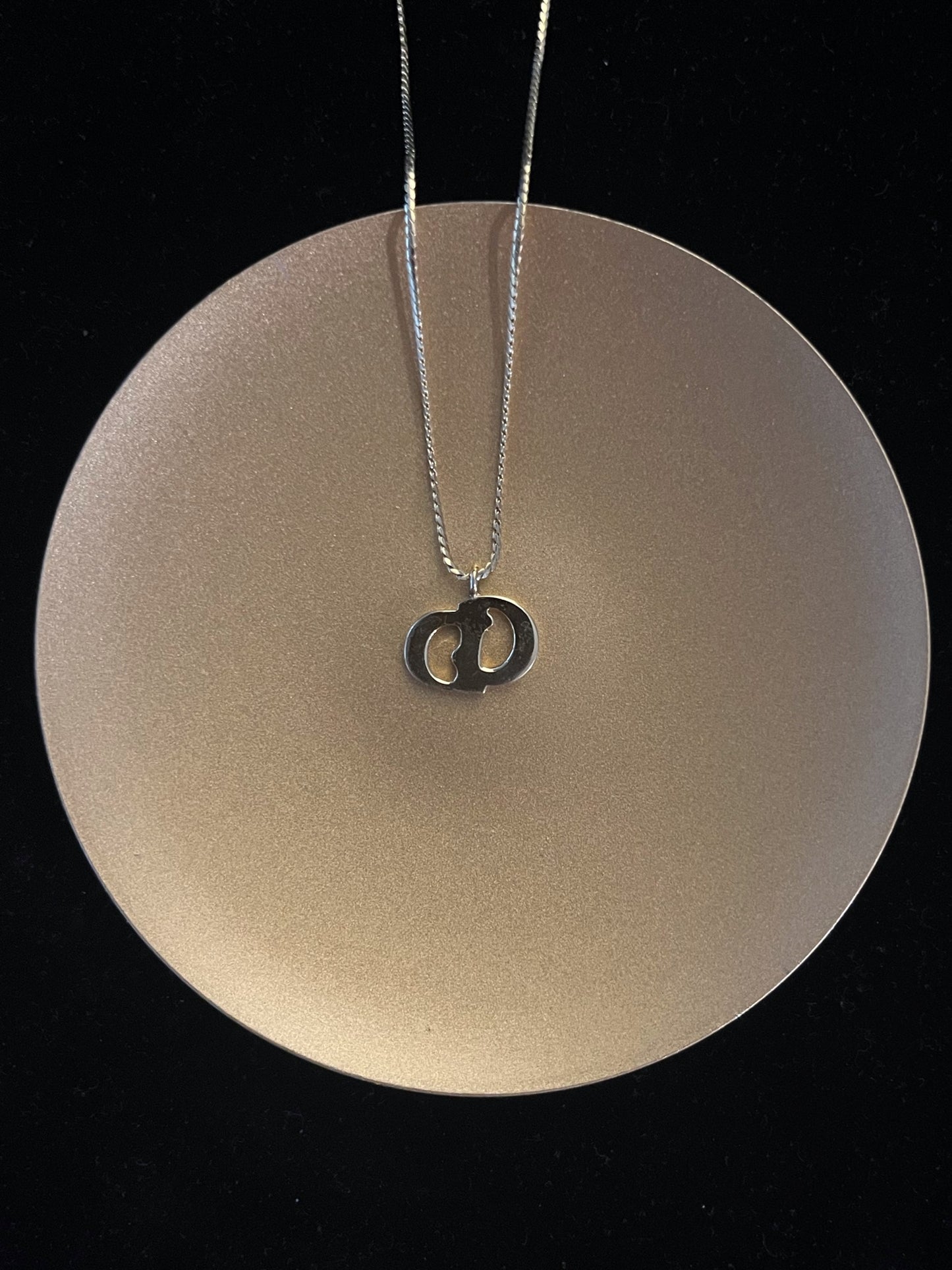 Vintage Dior Classic Large Ribbed CD Logo Necklace – Gold Tone