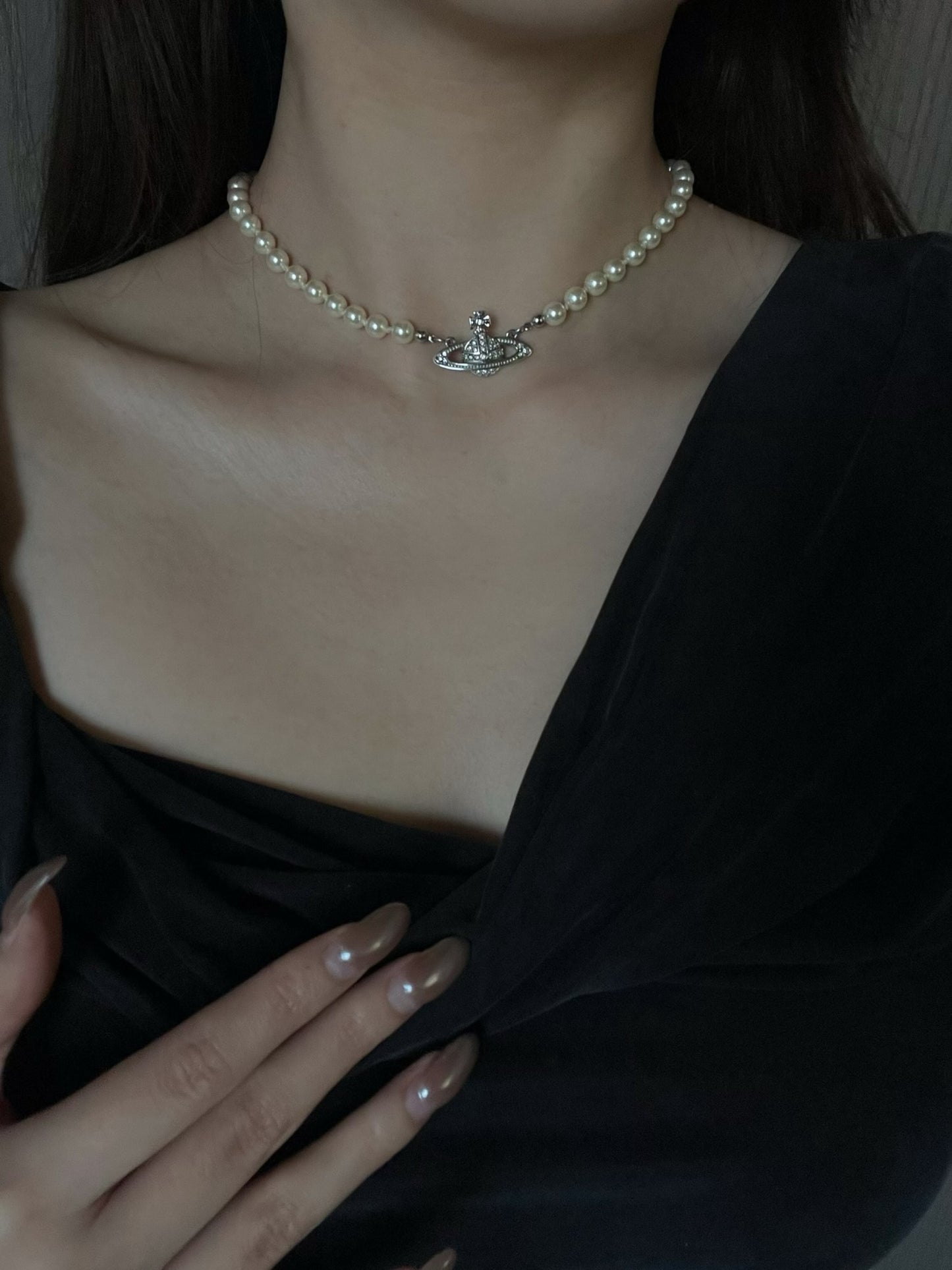 Vivienne Westwood Classic Silver Orb Pearl Choker
