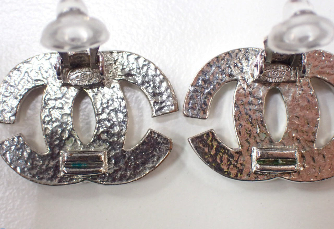 Chanel 2010 Crystal CC Stud Ear clips– Silver Tone