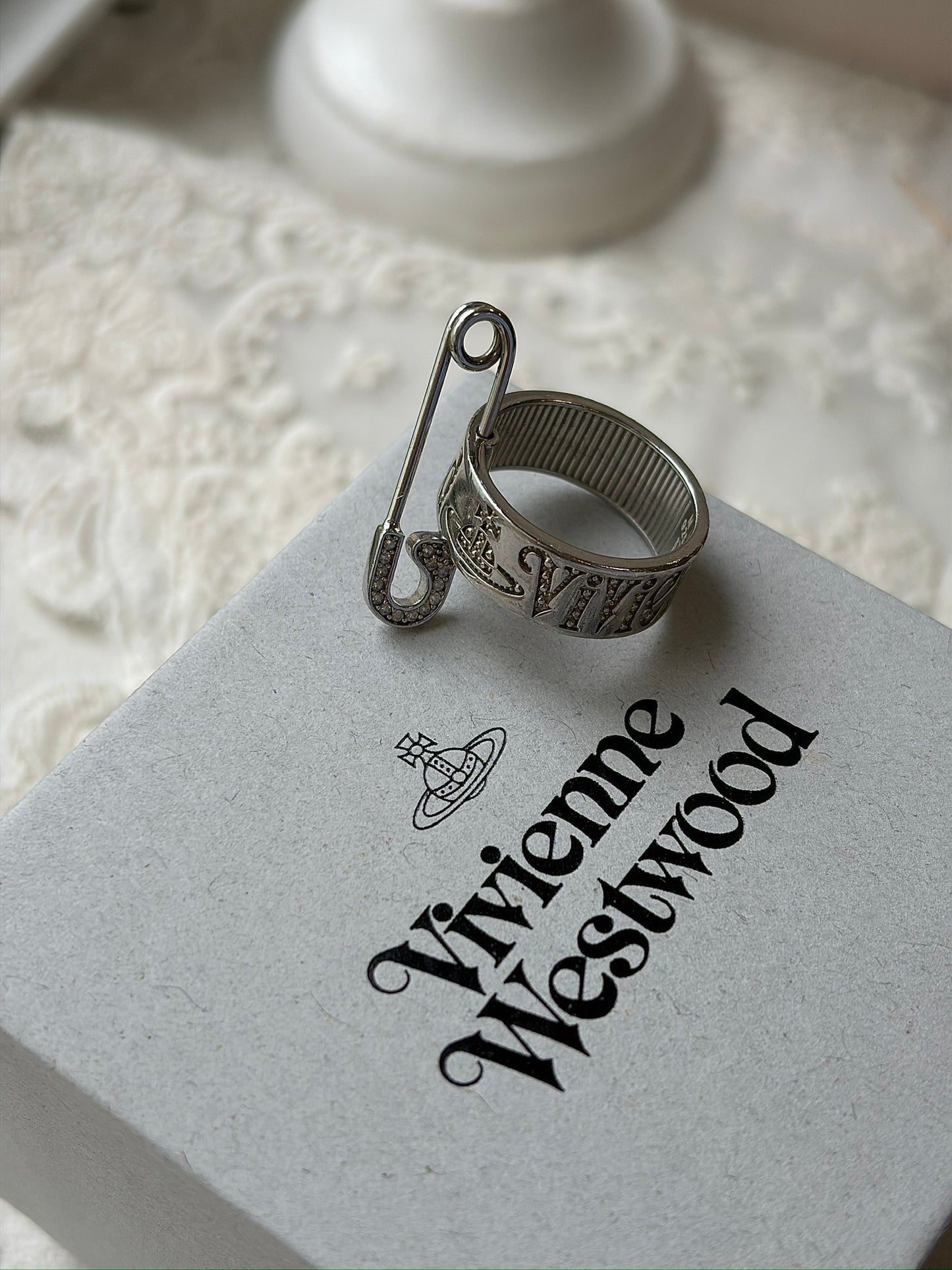 Vivienne Westwood Safety Pin Ring – Silver Tone