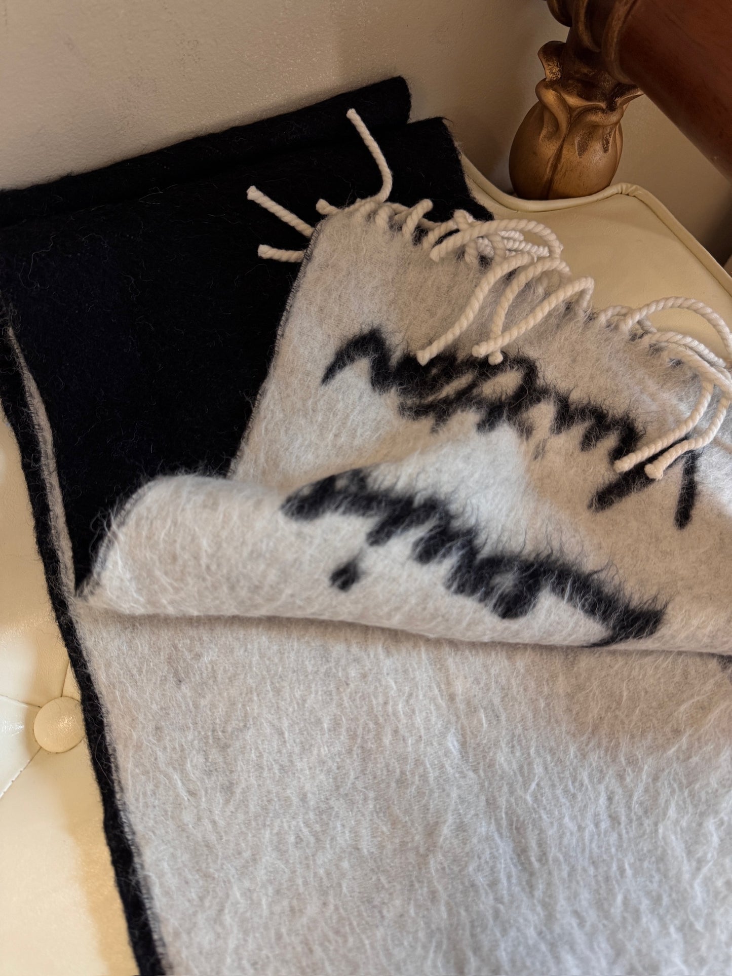 Louis Vuitton Reykjavik Gradient Logo Fringe Scarf