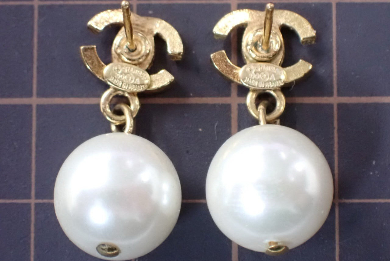 Chanel 2000 Vintage Gold-Plated Double C Earrings