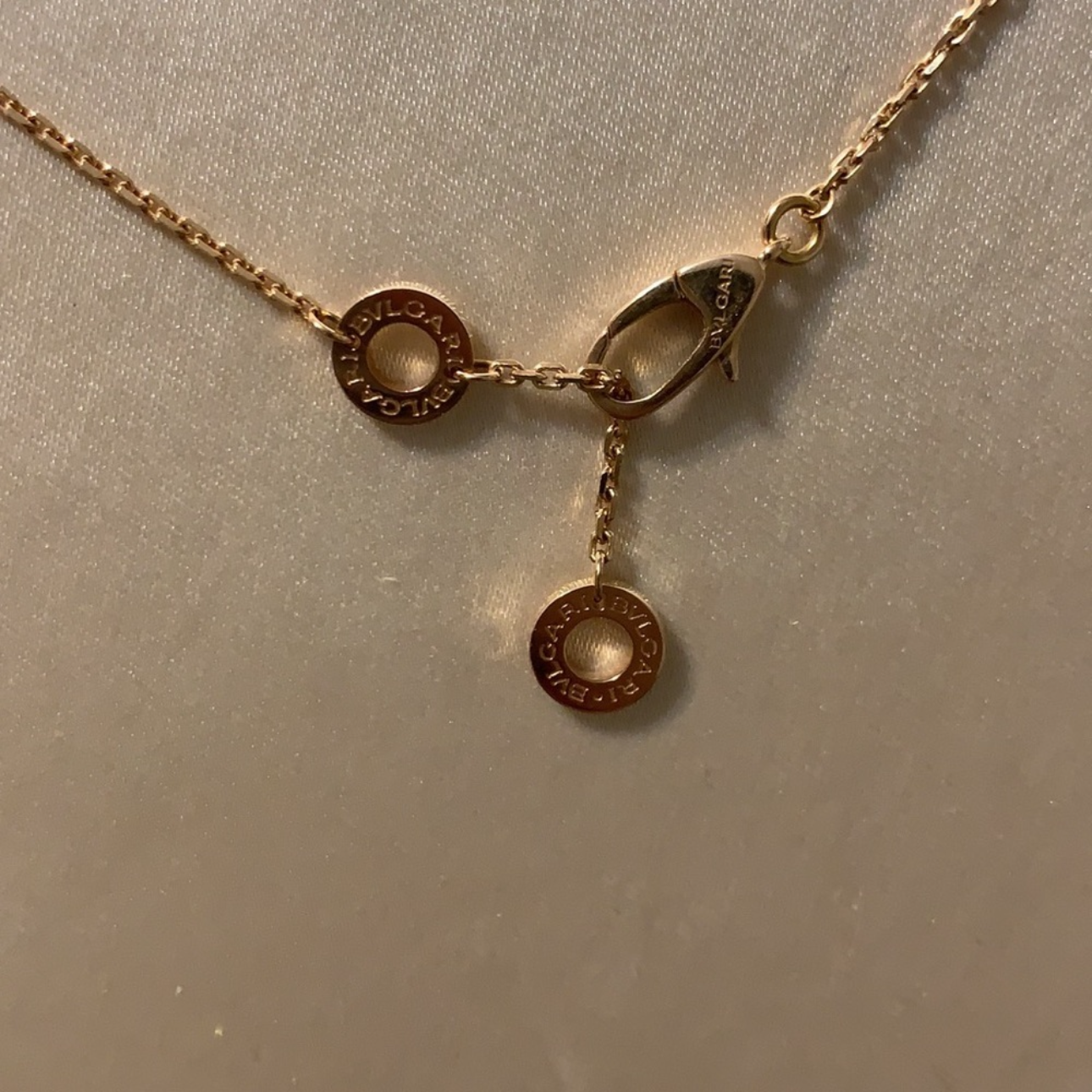BVLGARI Divas' Dream 18K Rose Gold, Mother-Of-Pearl &
Diamond Pendant Necklace (Large)