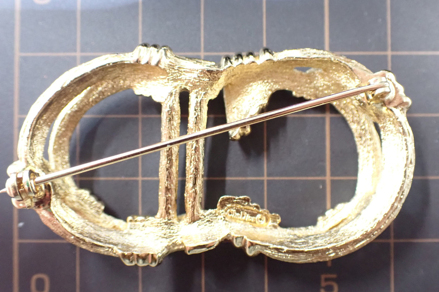 Vintage Dior Textured Double Oval Brooch – Gold Tone