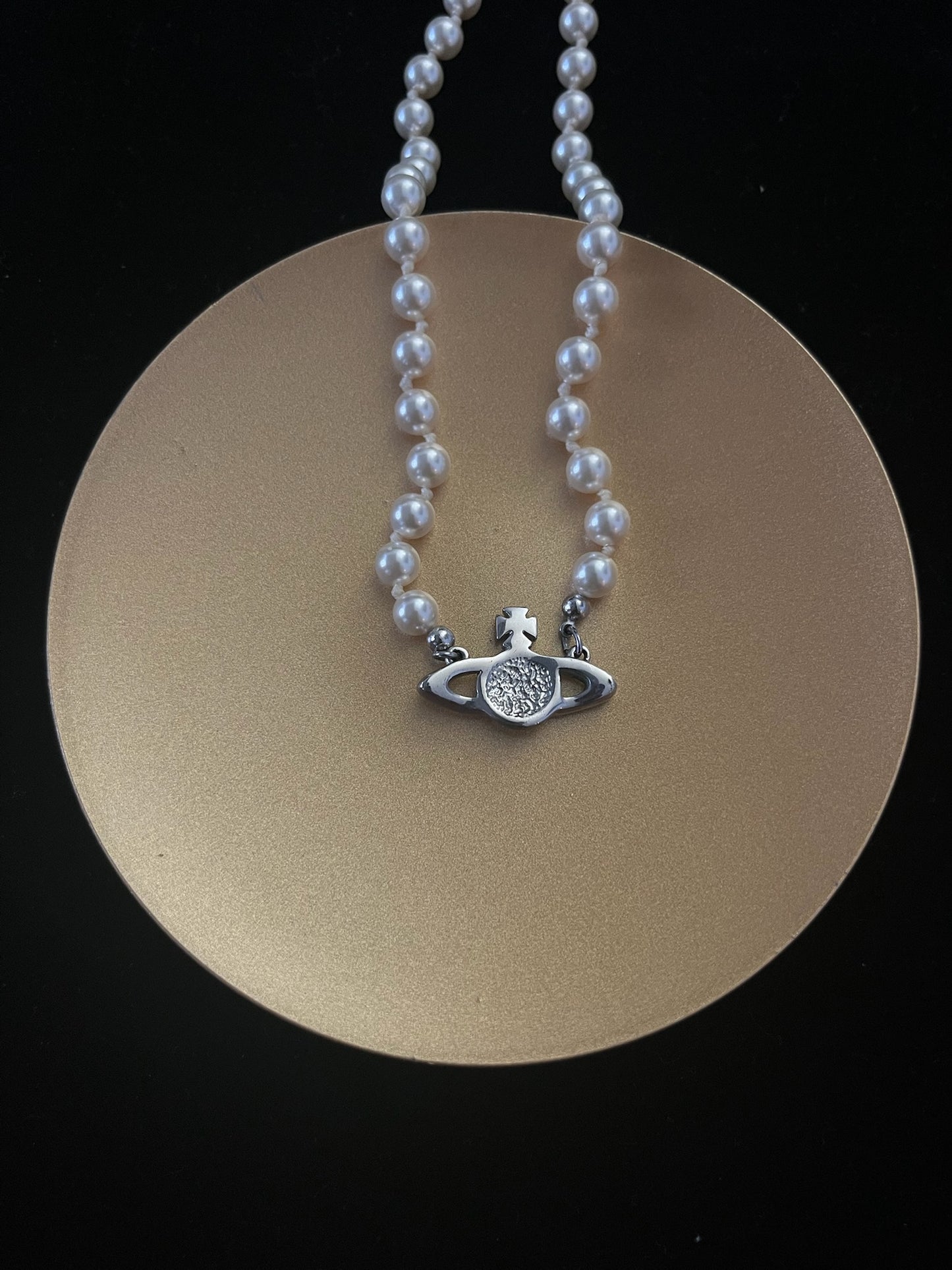 Vivienne Westwood Classic Silver Orb Pearl Choker