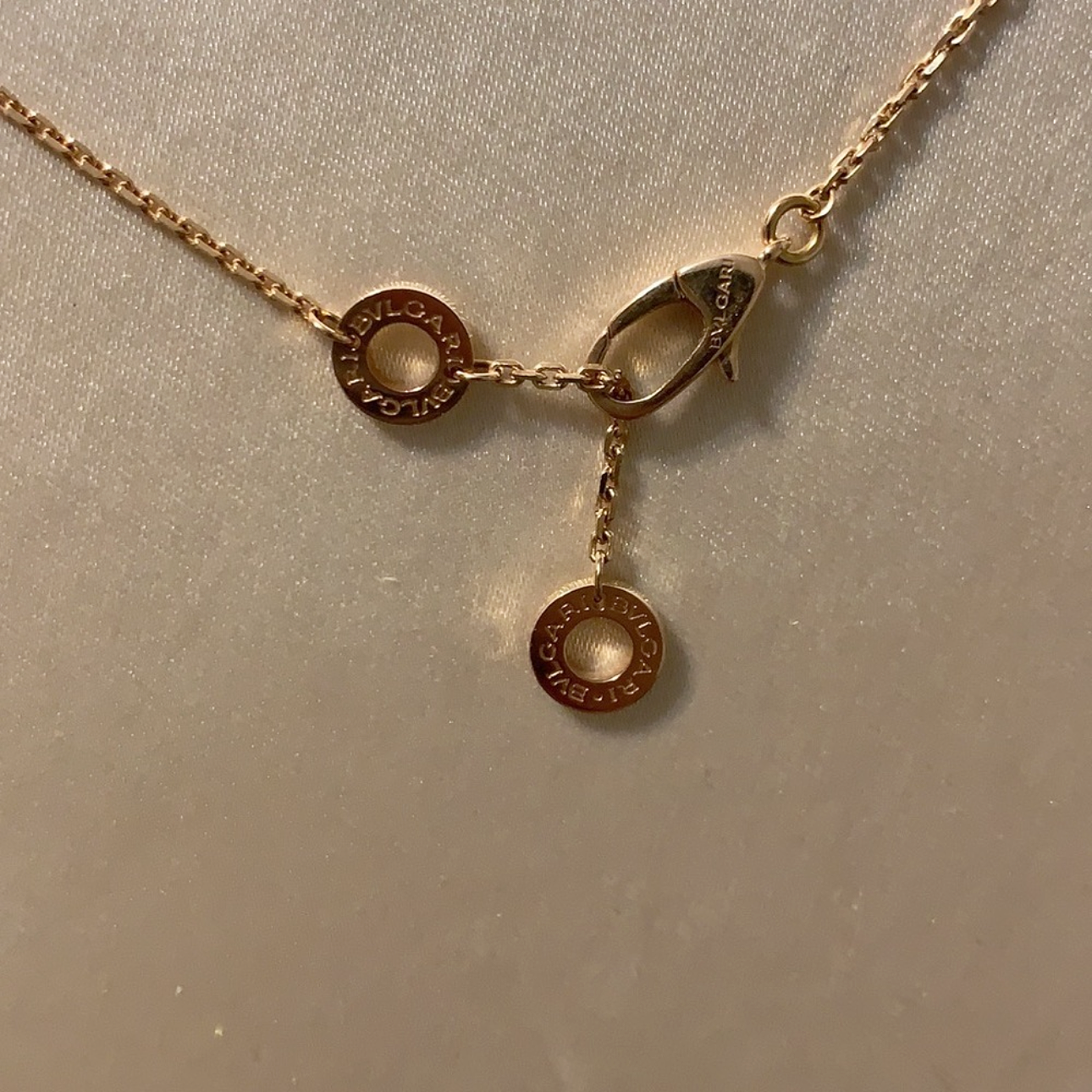 BVLGARI Divas' Dream 18K Rose Gold, Mother-Of-Pearl &
Diamond Pendant Necklace (Large)