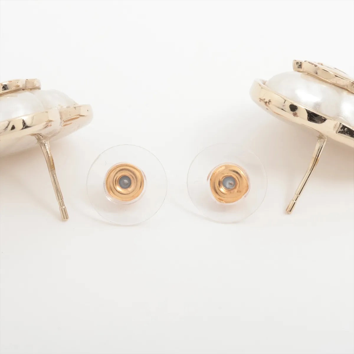 Chanel 2022 Pearl Heart CC Gold Stud Earrings (Editor's Pick)