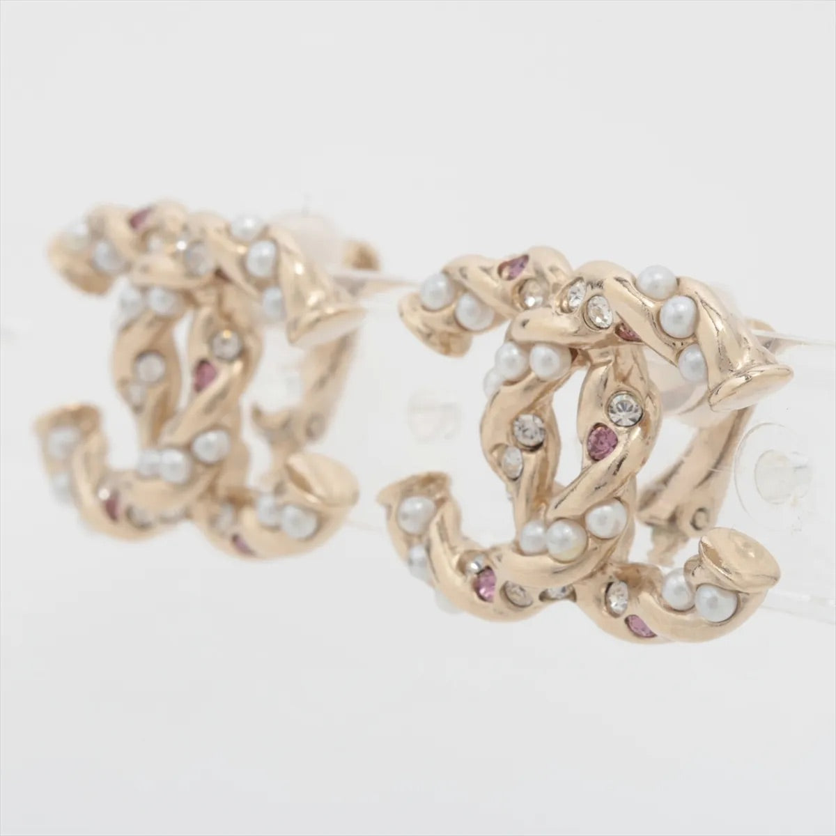 Chanel 2023 Pearl & Crystal CC Clip-On Earrings – Gold Tone (Editor's Pick)