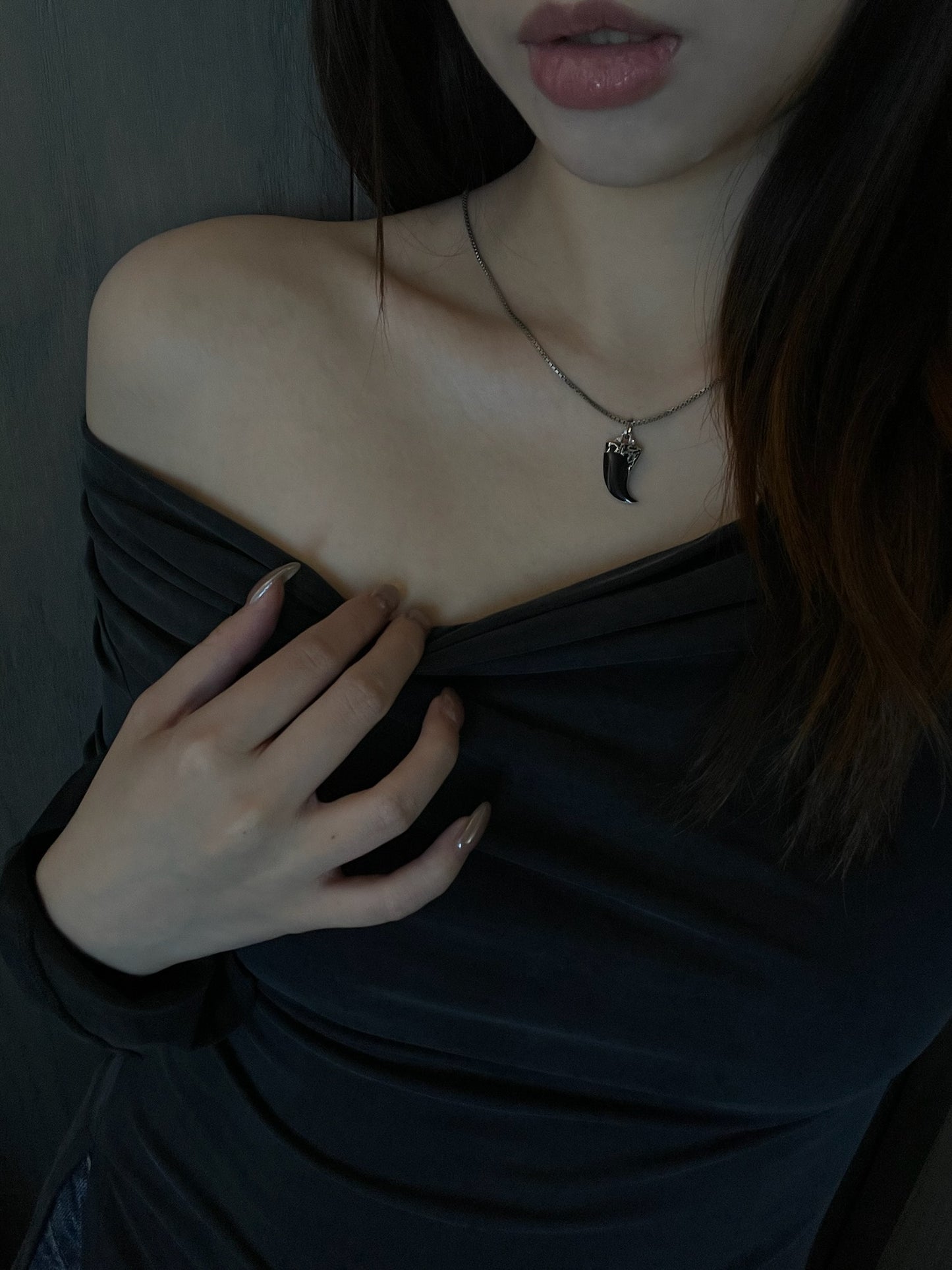 Dior Vintage Silver-Tone Engraved Black Chili Pendant Necklace