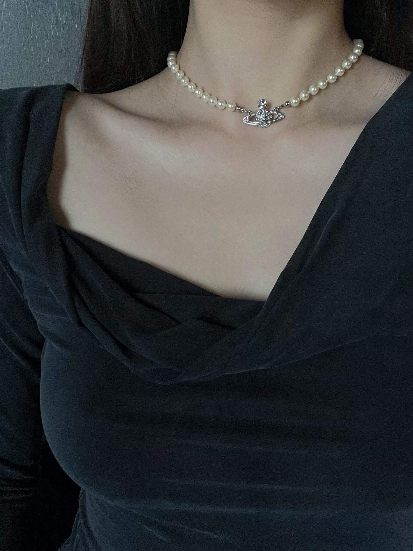 Vivienne Westwood Classic Silver Orb Pearl Choker