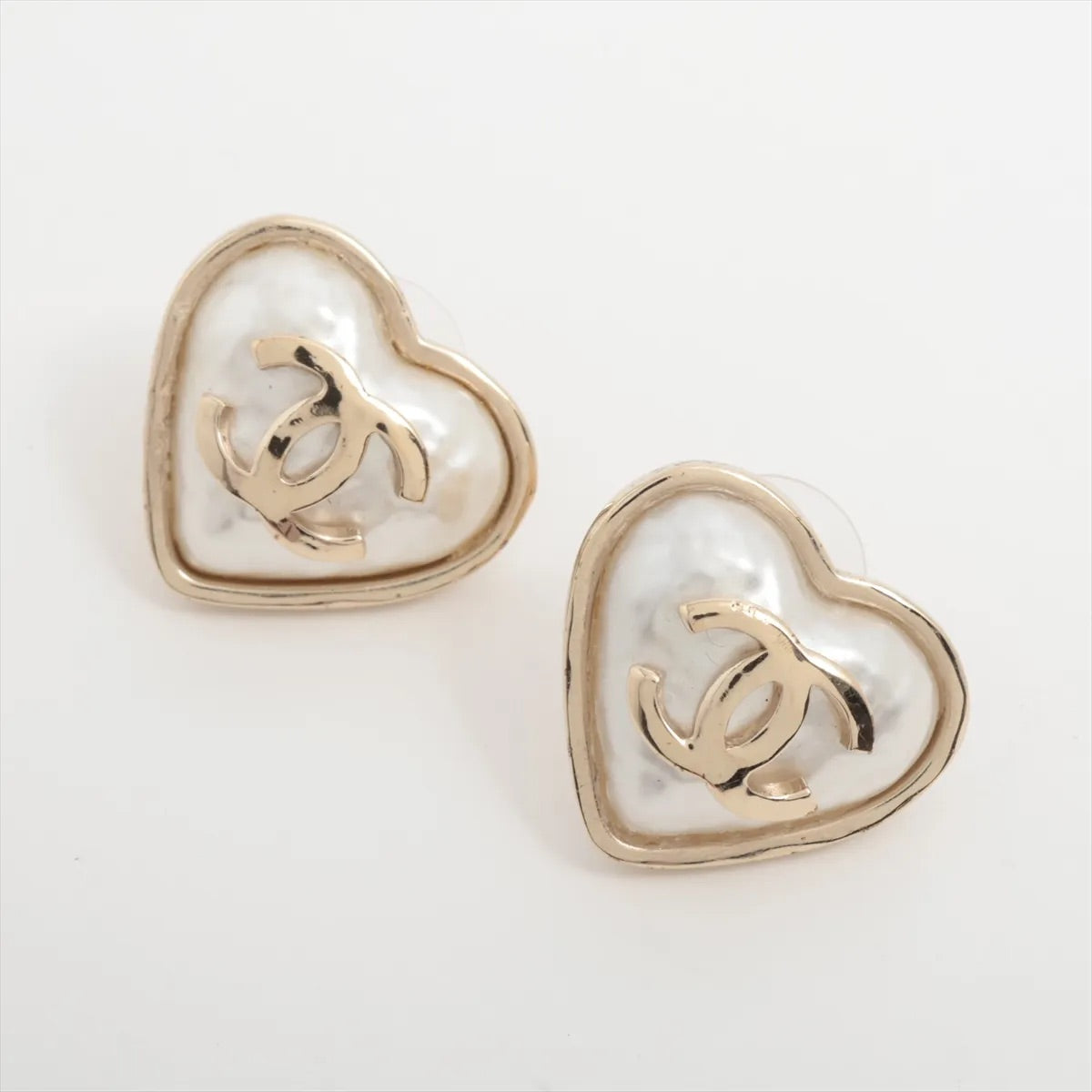 Chanel 2022 Pearl Heart CC Gold Stud Earrings (Editor's Pick)