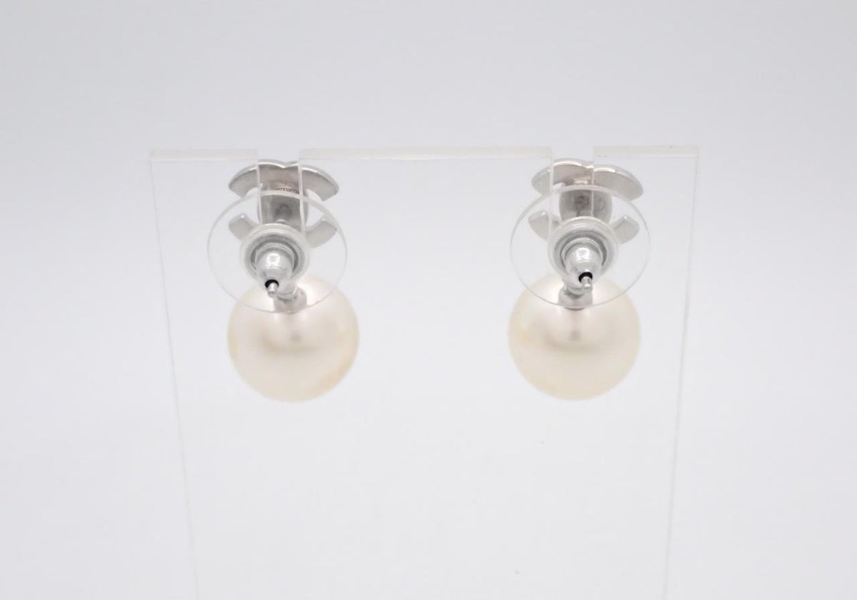 Chanel 2016 Pearl Drop CC Earrings