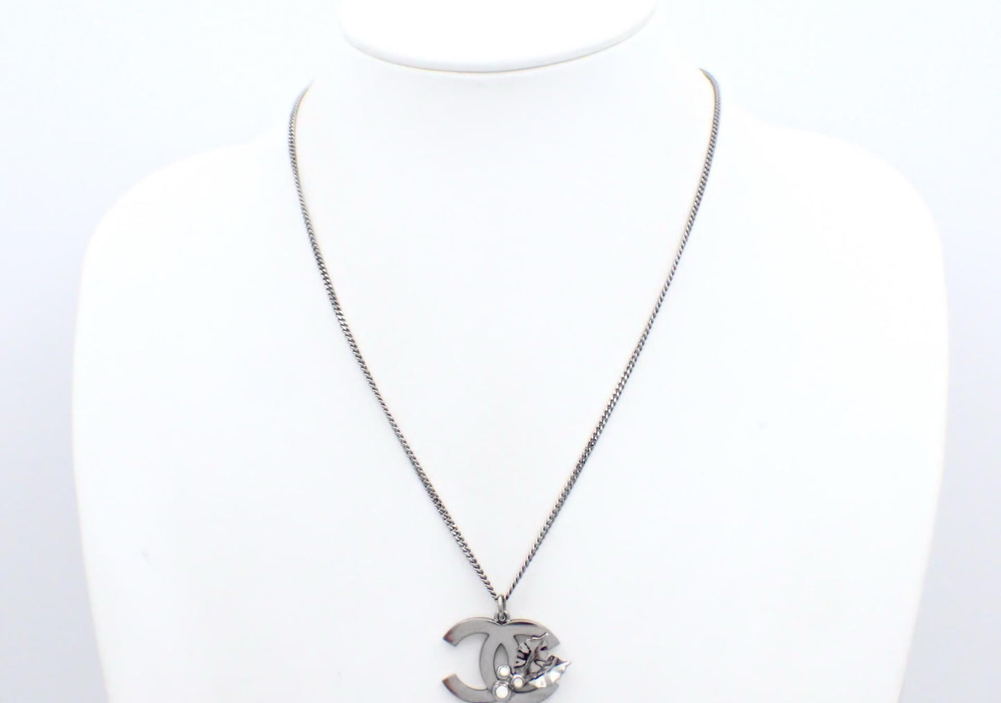 Chanel 2005 Black & Silver Double CC Wing Pendant Adjustable Necklace