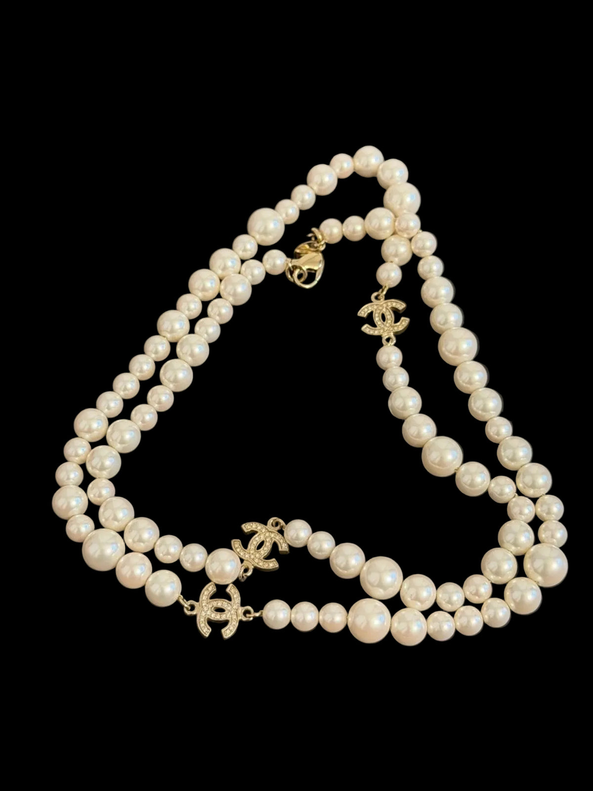 CHANEL Classic Faux Pearl
Crystal CC Long Necklace