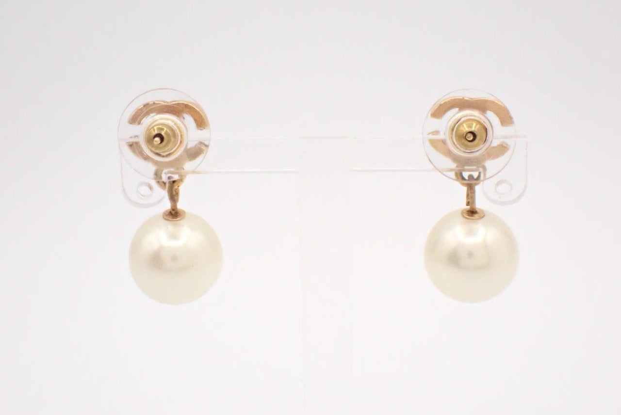 Chanel 2000 Vintage Gold-Plated Double C Earrings