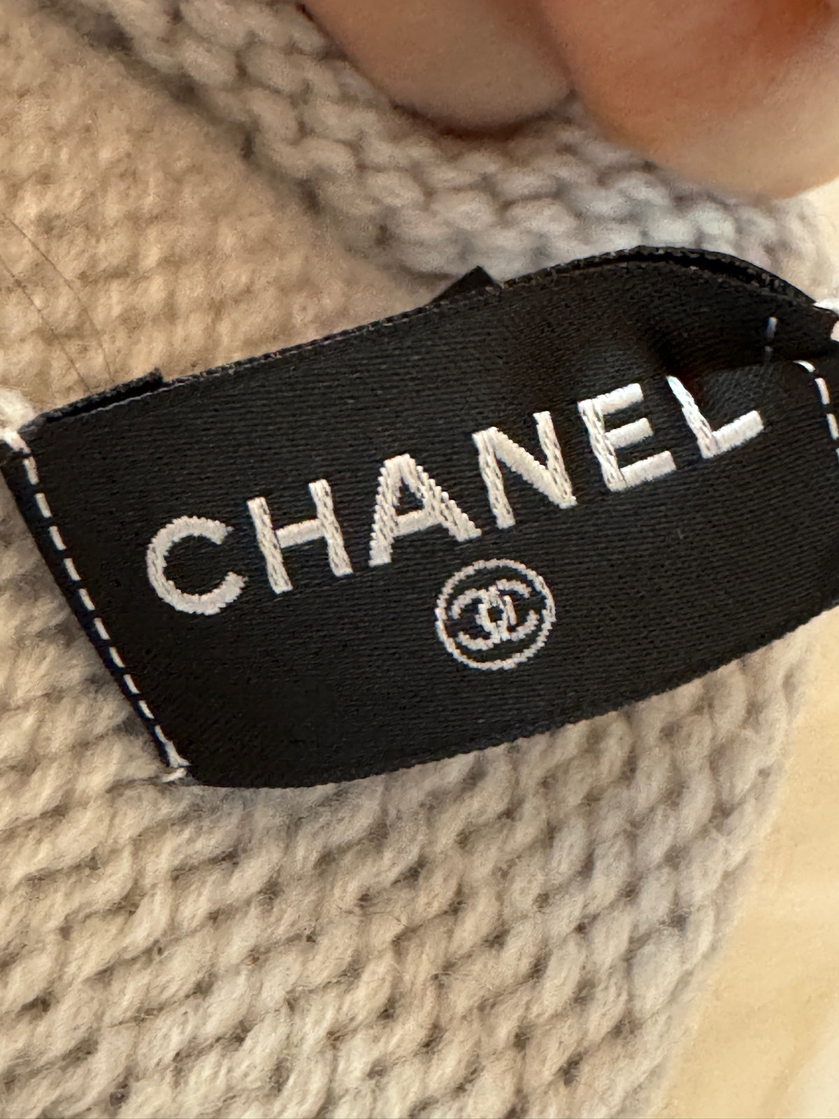 NWT 23K Chanel Grey Winter Beanie
