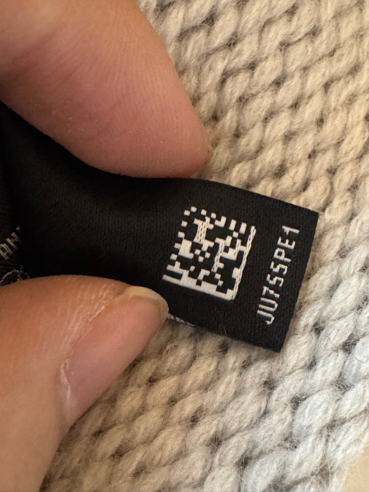 NWT 23K Chanel Grey Winter Beanie
