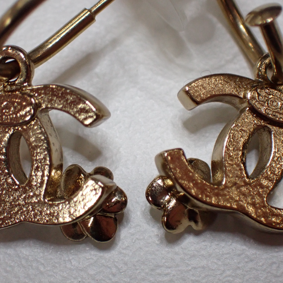Chanel 2006 "Gilded Bloom" Camellia CC Logo Gold-Tone Drop Earrings