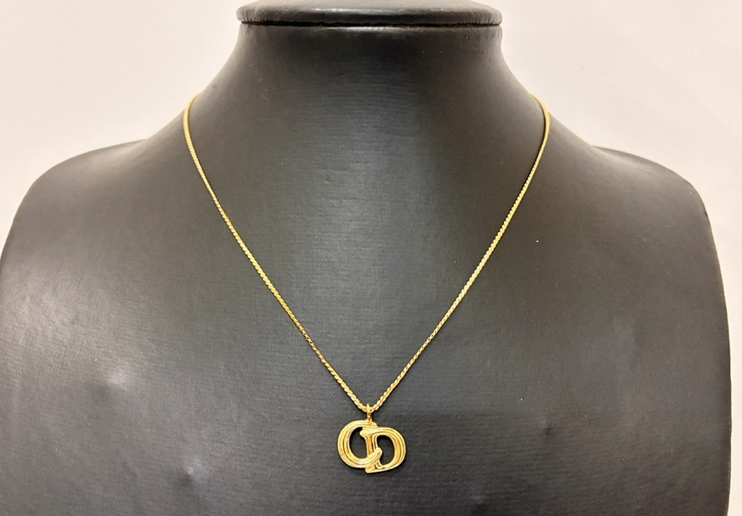 Vintage Dior Classic Large Ribbed CD Logo Necklace – Gold Tone