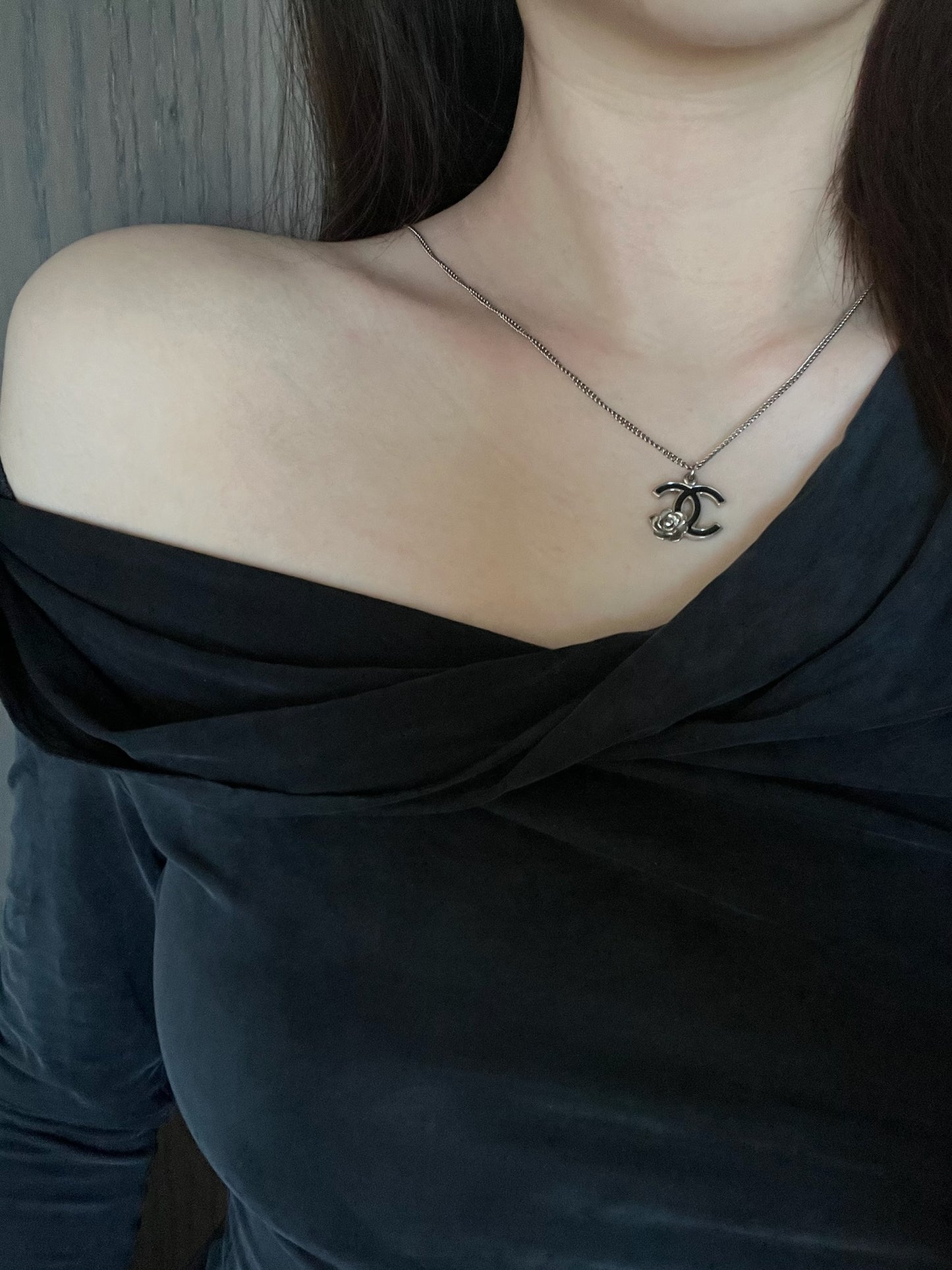 Vintage Chanel 2007 CC Camellia Necklace – Silver Tone