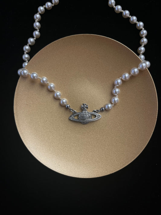 Vivienne Westwood Classic Silver Orb Pearl Choker