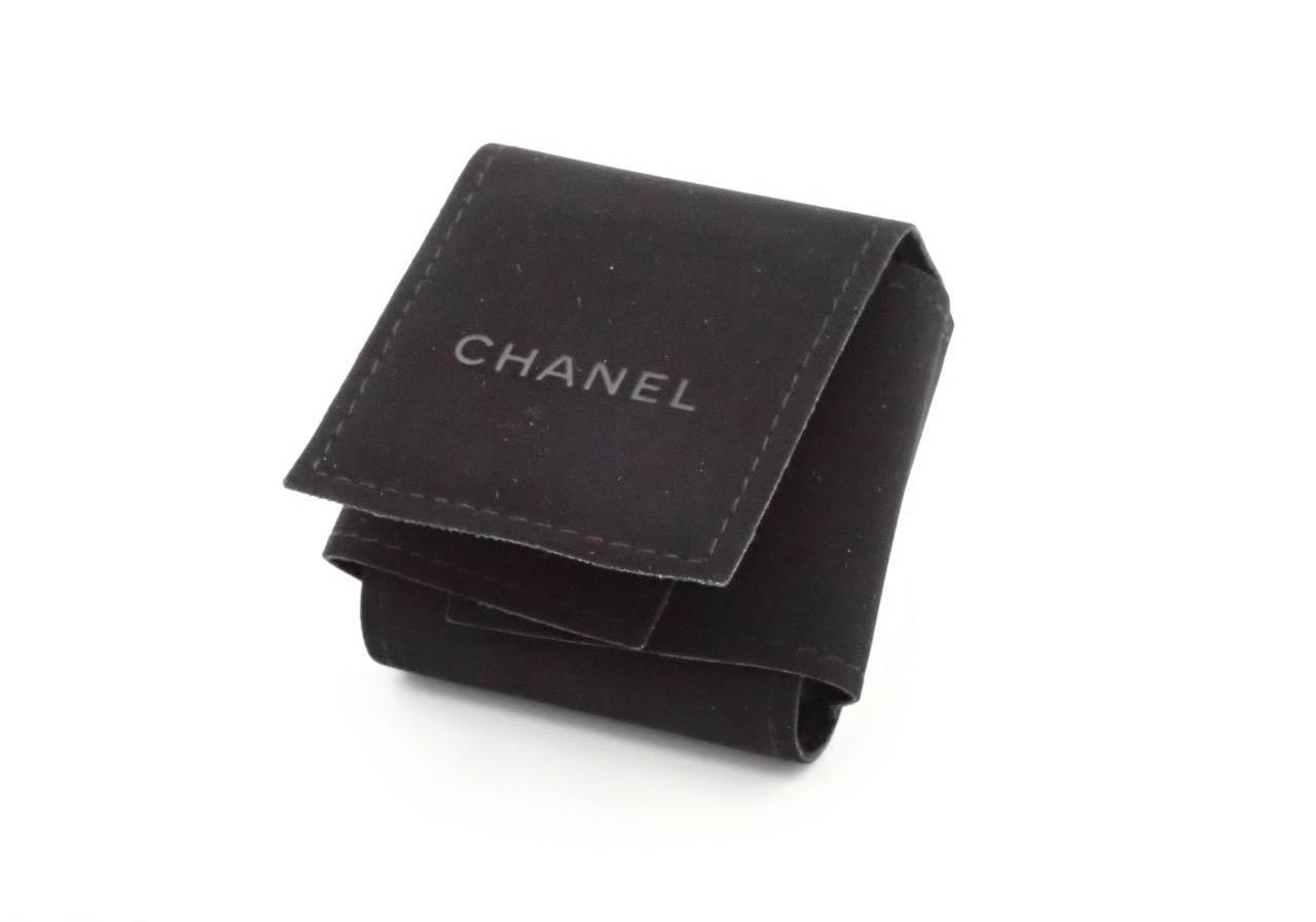 Chanel 2024 “Pearl Heart CC Drop” Gold-Tone Dangle Earrings