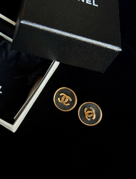 Chanel 2000 Leather-Inset Round Clip-On Earrings – Gold Plated